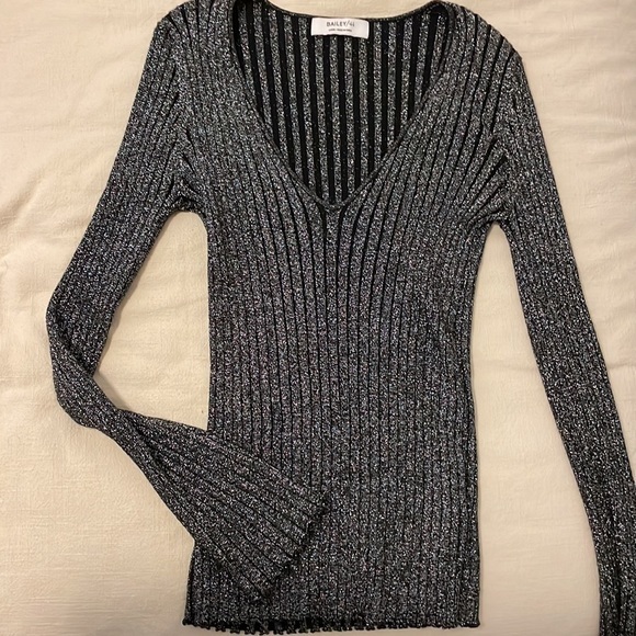 Bailey 44 Revolve Don’t‎ Stop Till You Get Enough Black Silver Sweater Large L - Picture 4 of 7